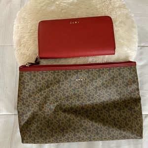 DKNY clutch and purse set